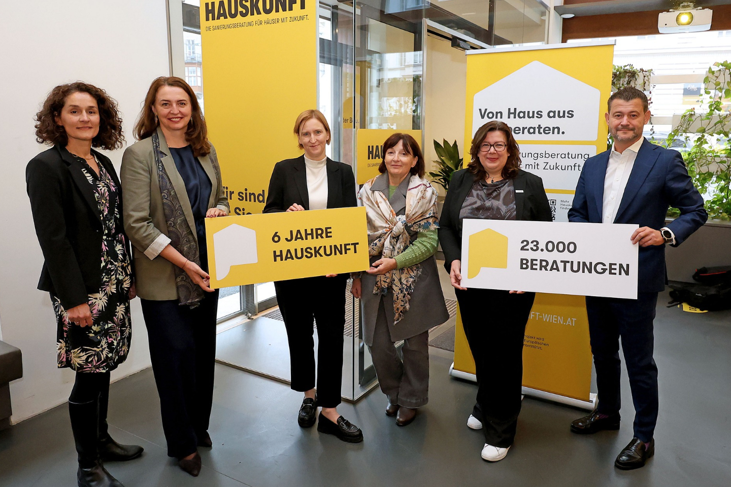 © Stadt Wien / Martin Votava Gruppenbild zum Jubiläum der Hauskunft